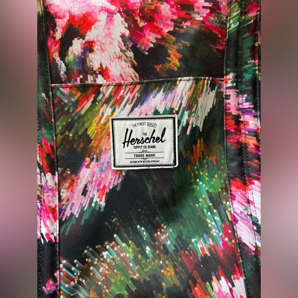 Herschel Duffle Bag - Picture 3 of 13